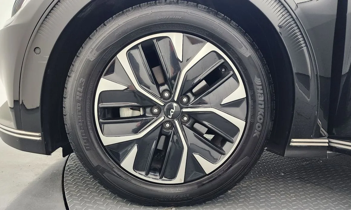 Kia EV6 — фото 8
