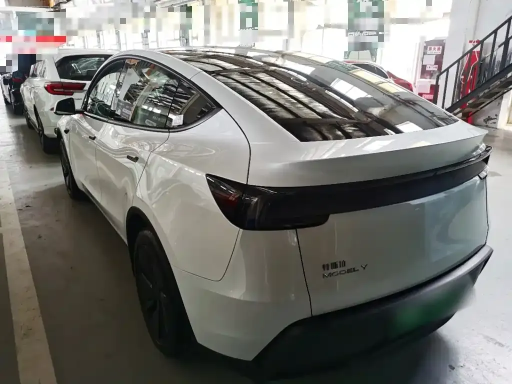 Tesla Model Y — фото 6