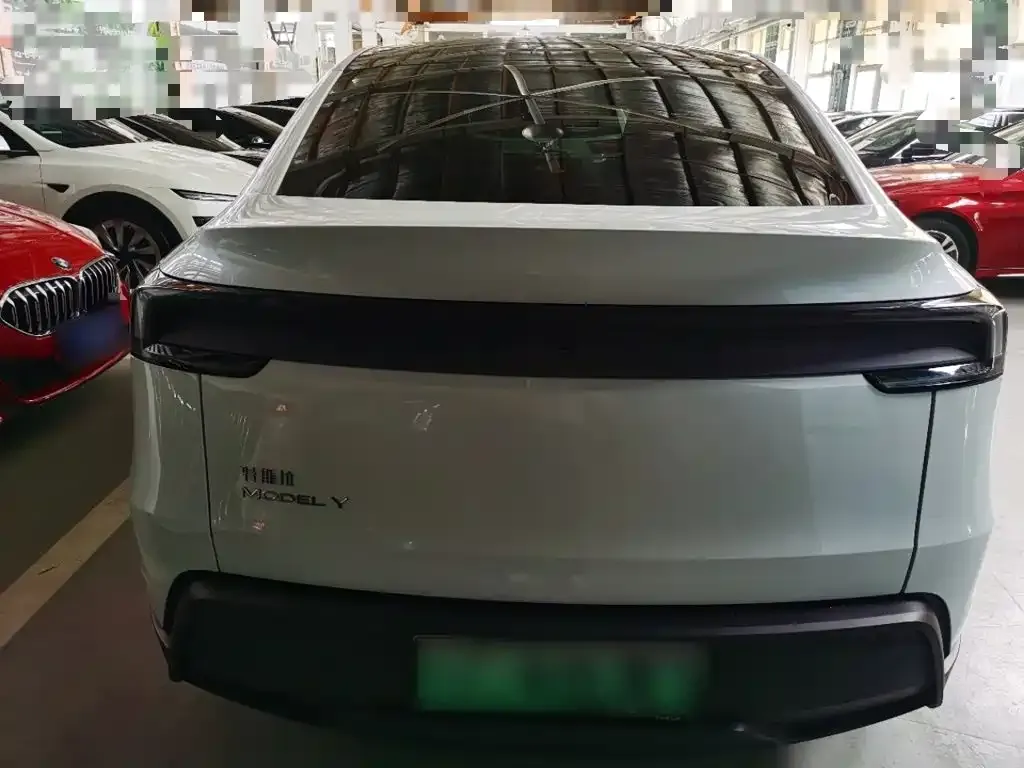Tesla Model Y — фото 7