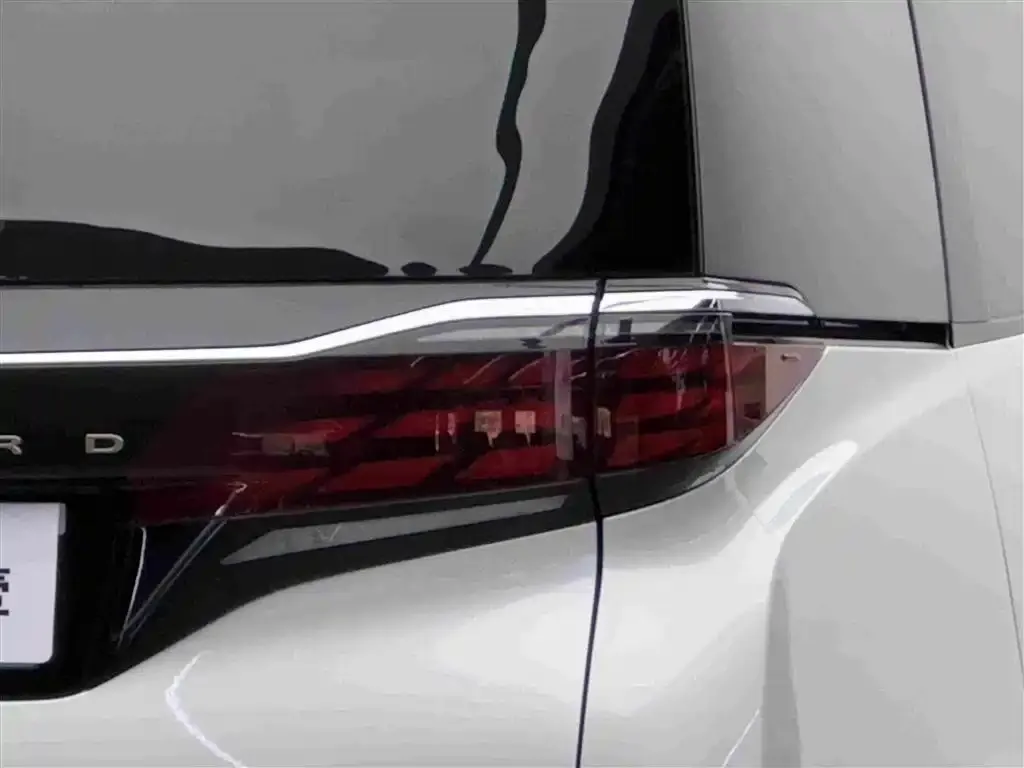 Toyota Alphard — фото 3