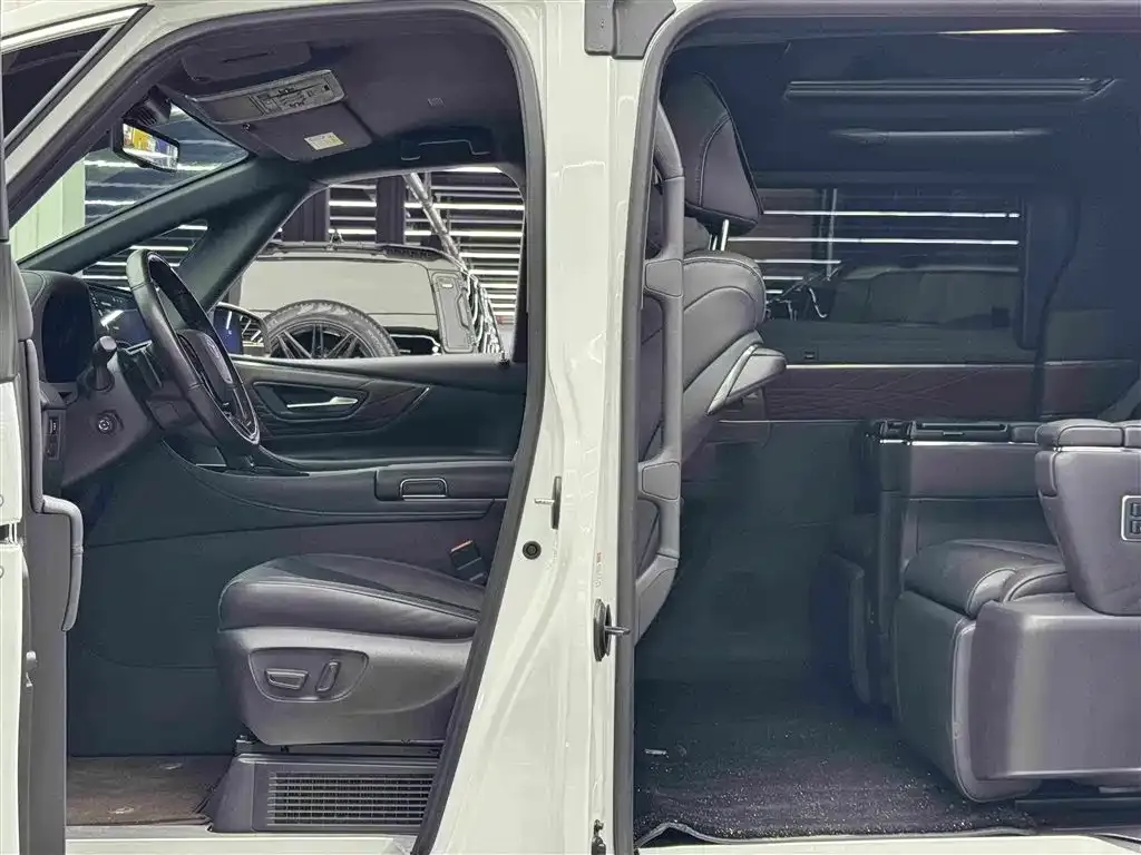 Toyota Alphard — фото 9