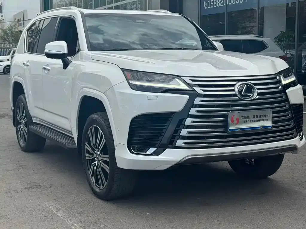 Lexus LX — фото 1