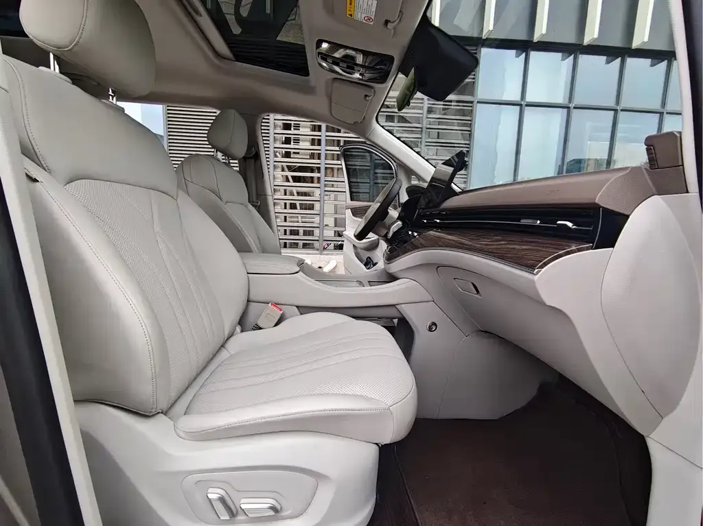 Roewe iMAX8 New Energy — фото 3