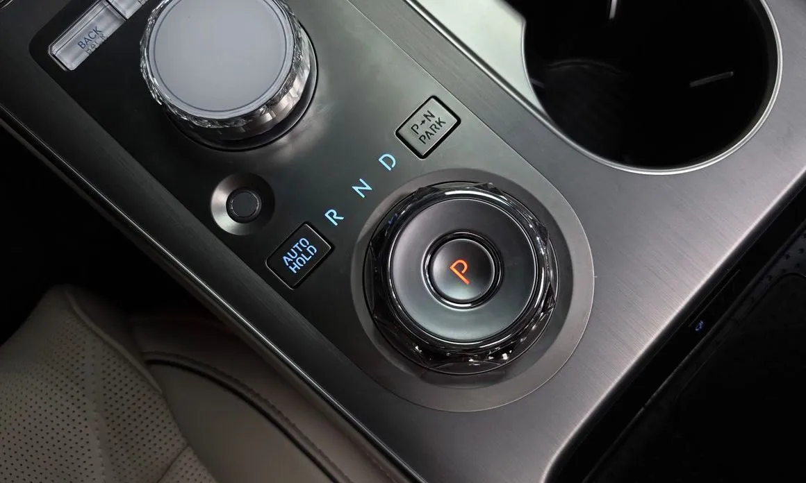 Genesis GV70 — фото 2