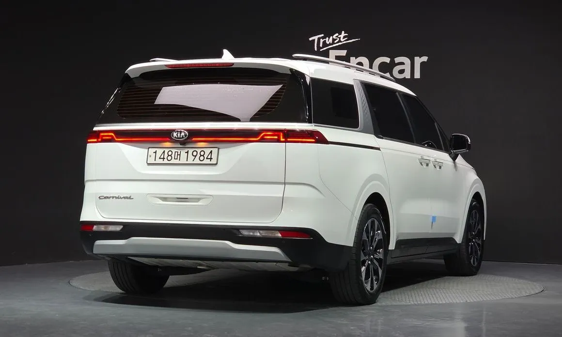 Kia Carnival — фото 4