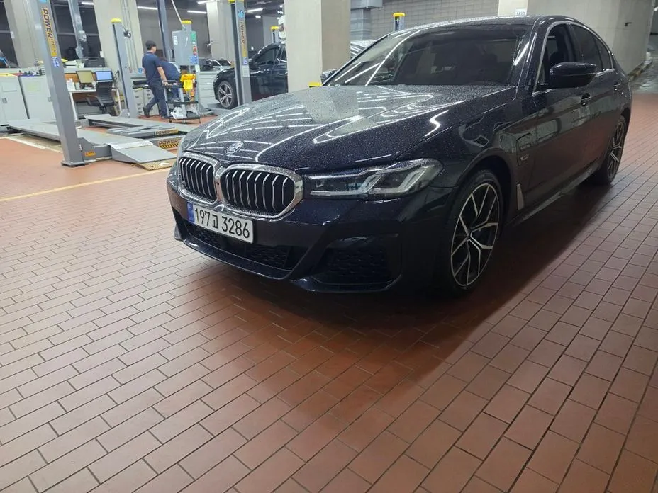 BMW 5-Series — фото 1
