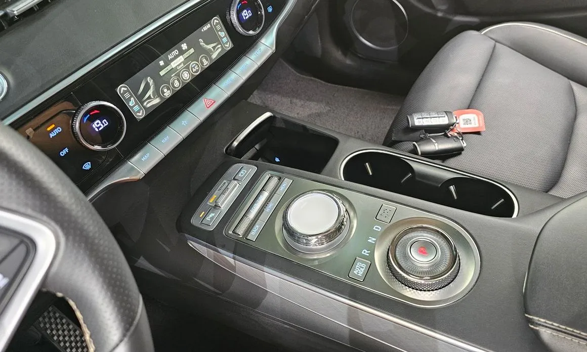 Genesis GV70 — фото 10