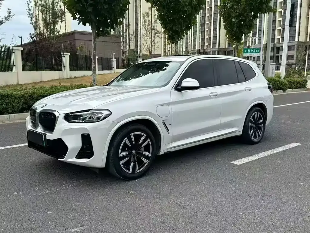 BMW iX3 — фото 1