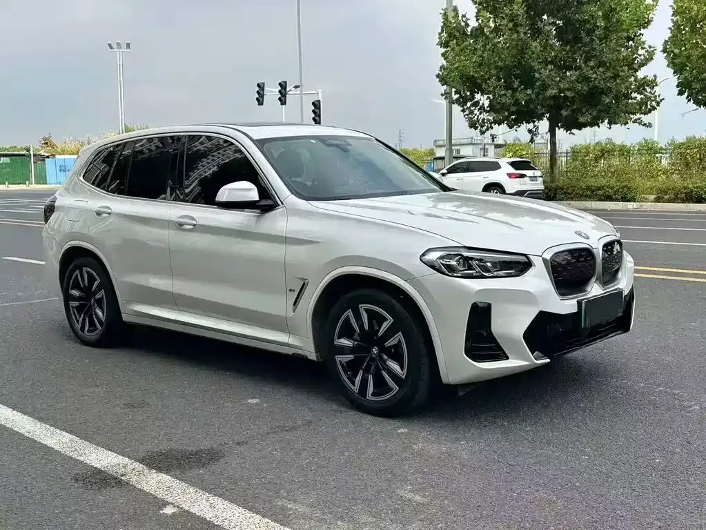 BMW iX3 — фото 6