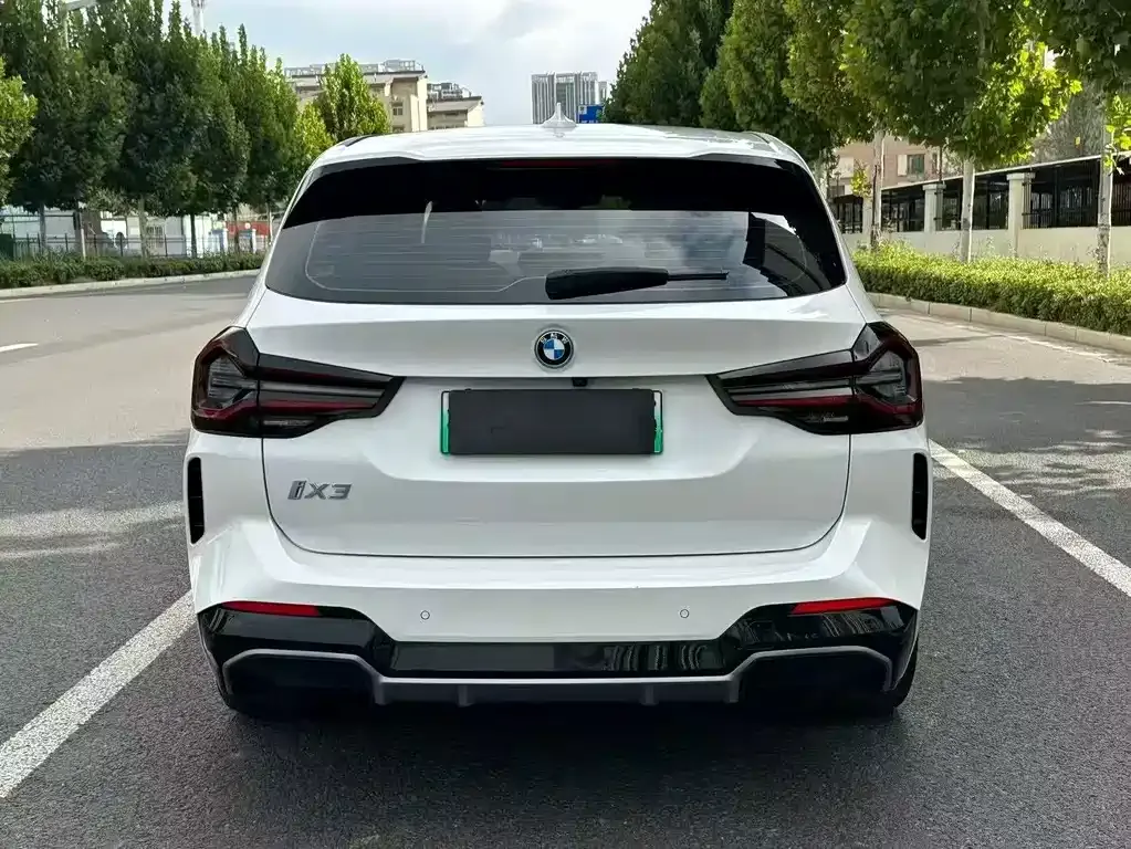 BMW iX3 — фото 9