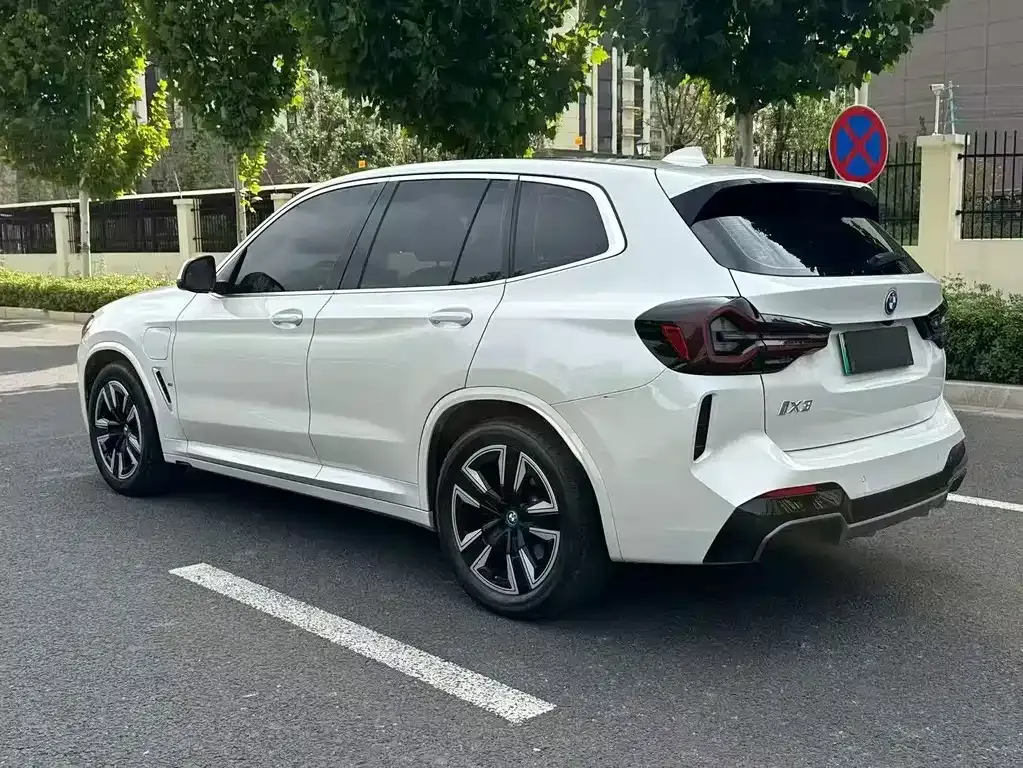 BMW iX3 — фото 4