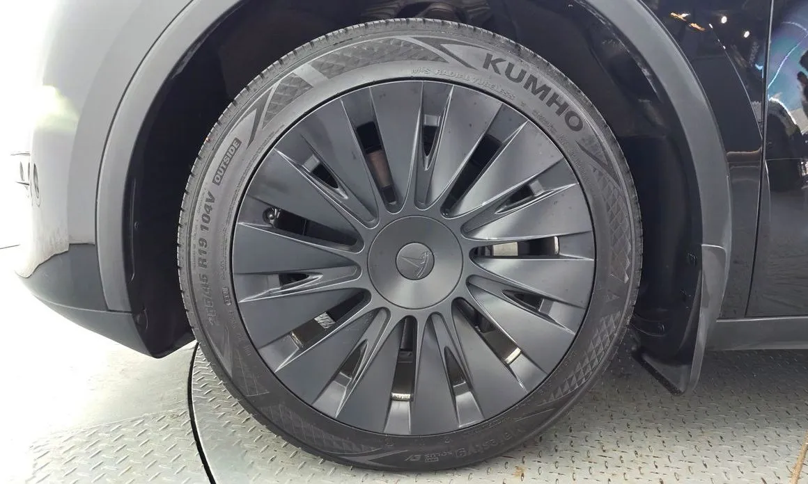 Tesla Model Y — фото 8
