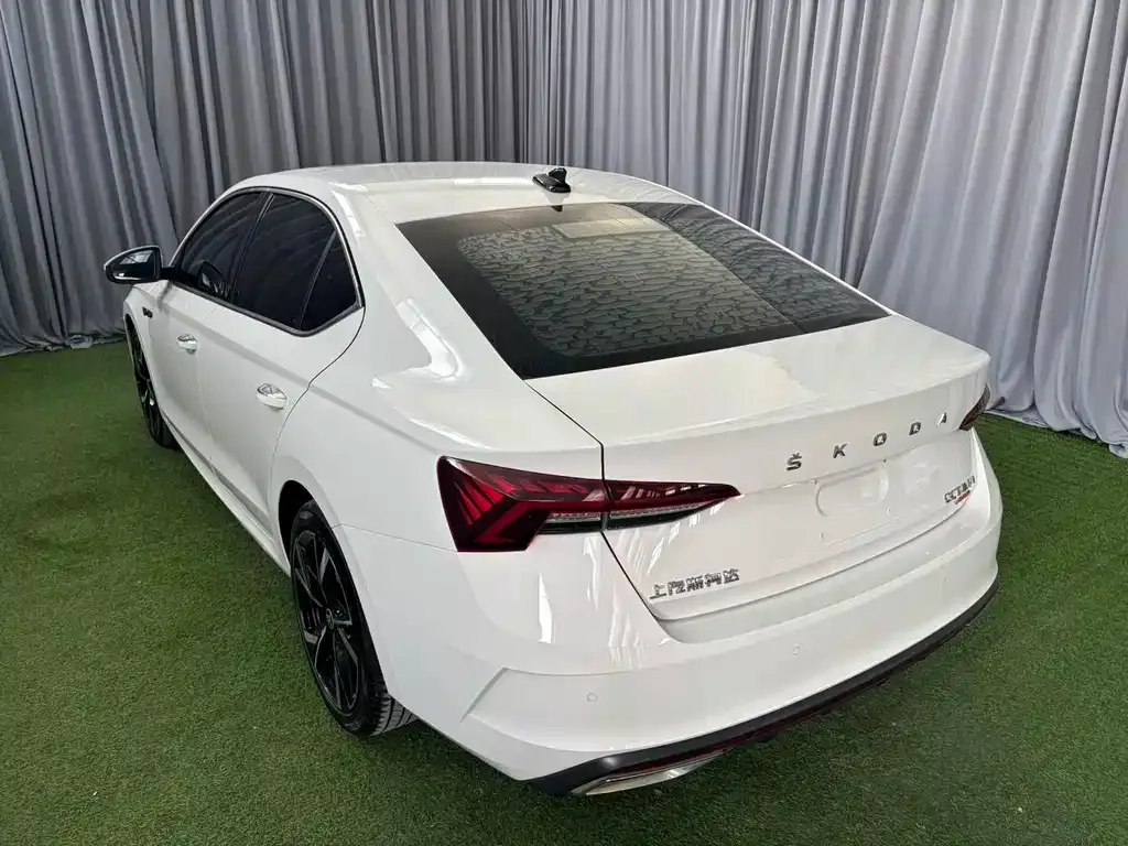 Skoda Octavia — фото 3
