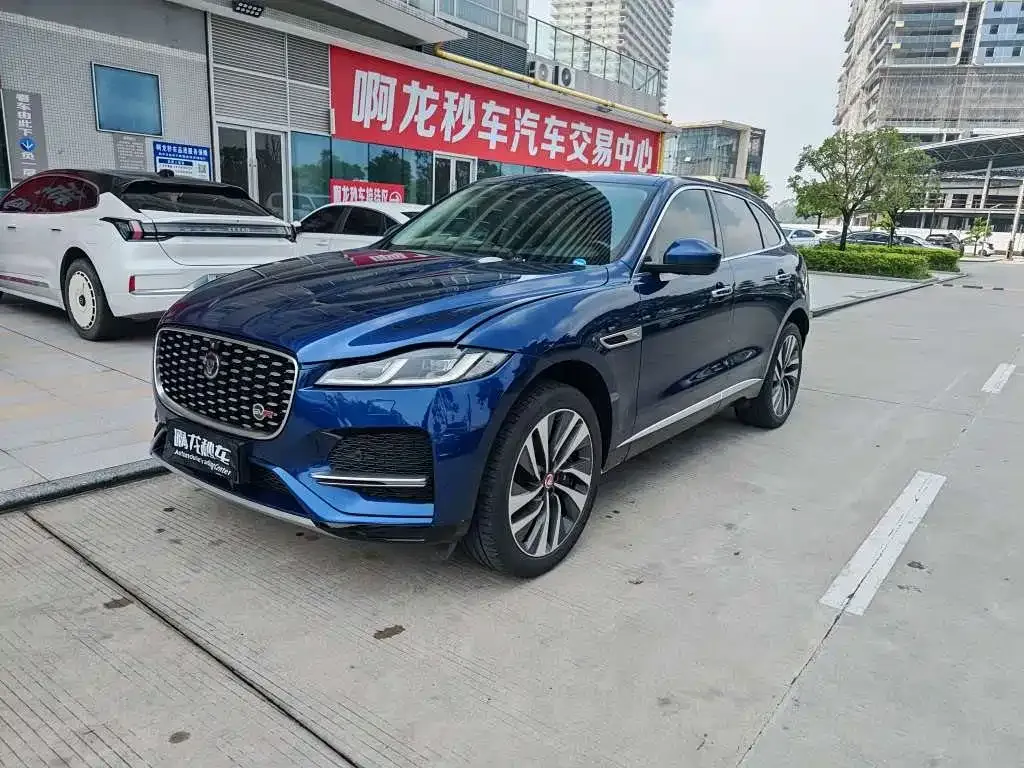 Jaguar F-PACE — фото 1