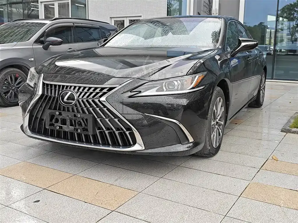 Lexus ES — фото 1