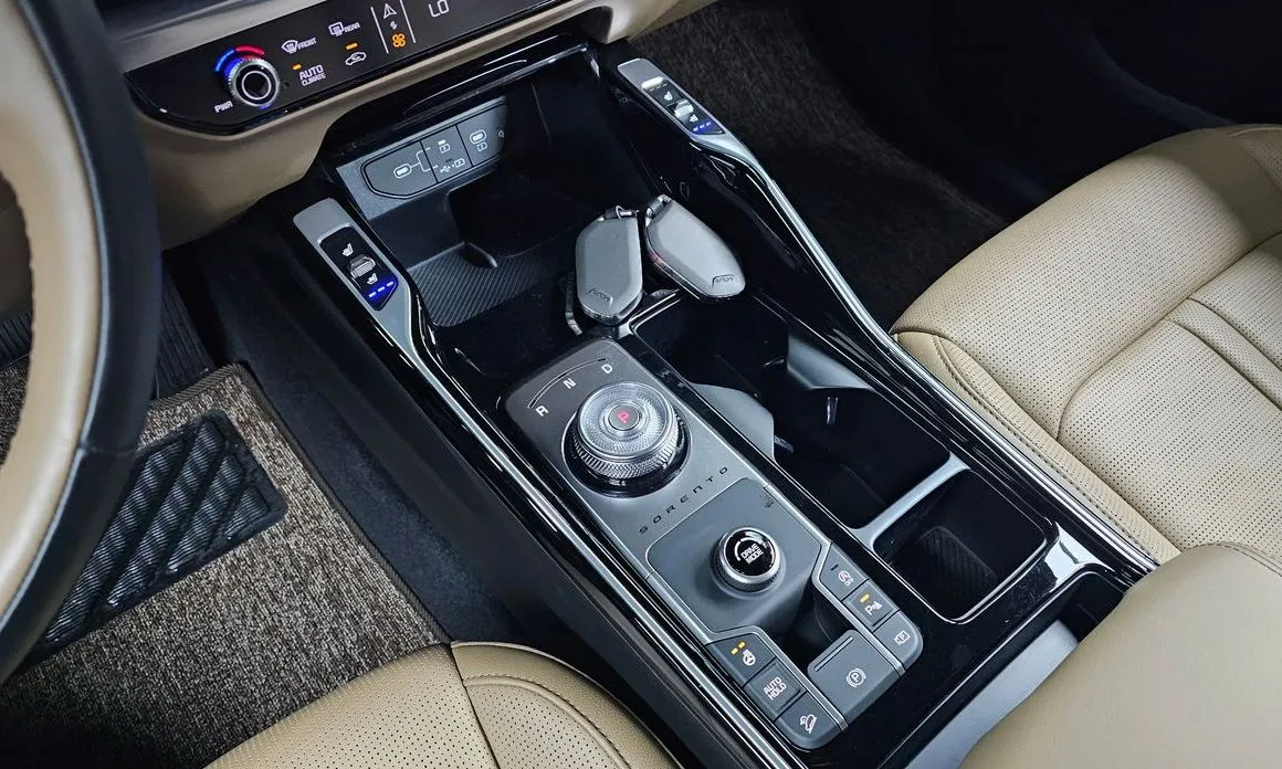 Kia Sorento — фото 8
