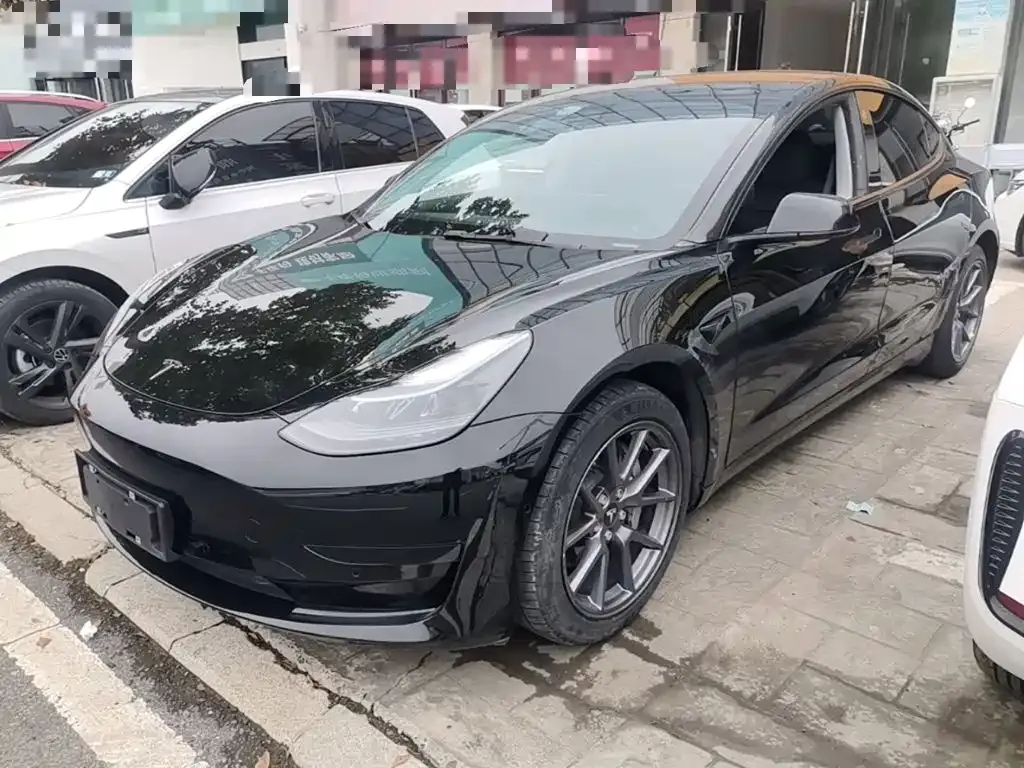 Tesla Model 3 — фото 1