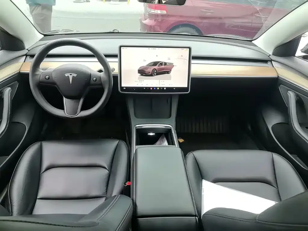 Tesla Model 3 — фото 2