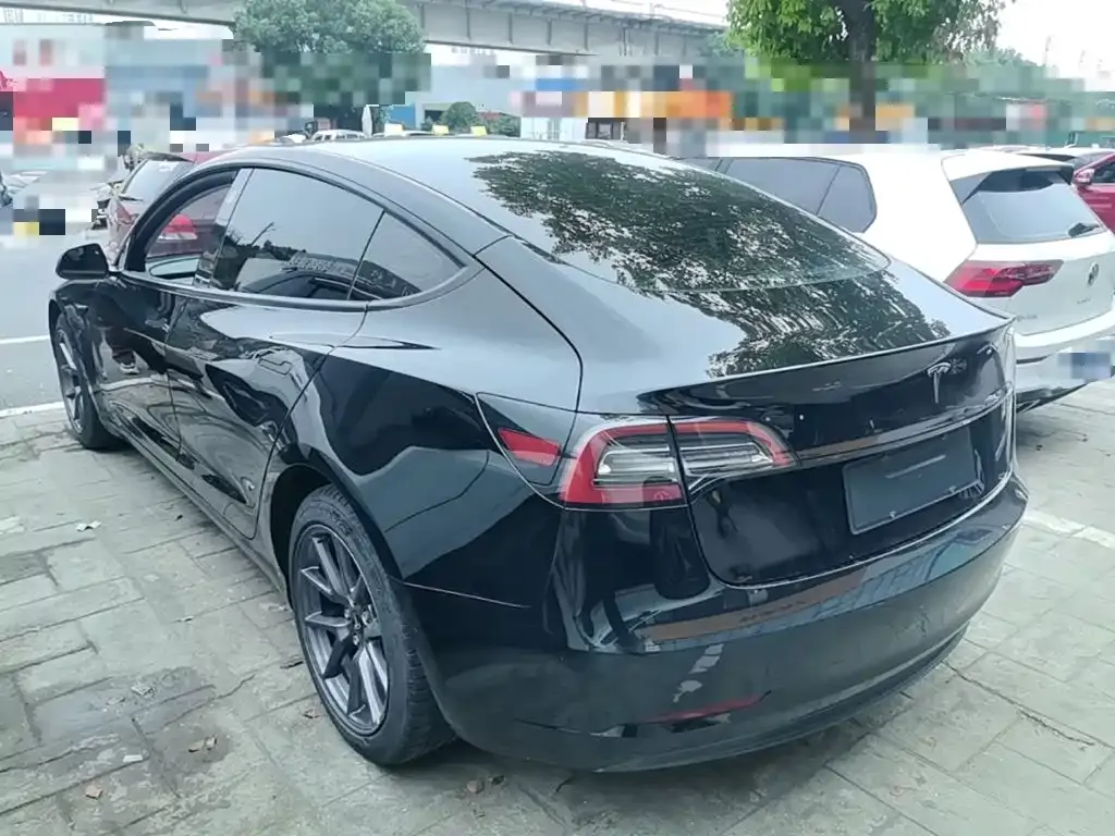 Tesla Model 3 — фото 3