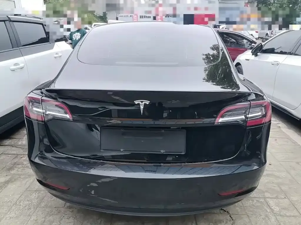 Tesla Model 3 — фото 4