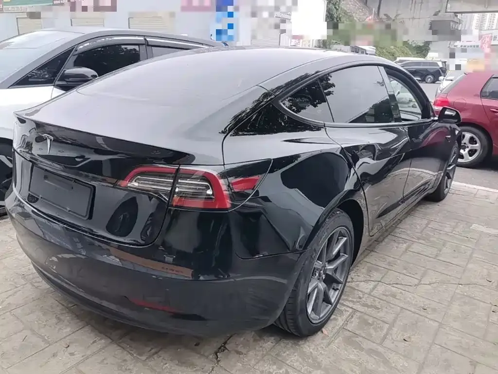 Tesla Model 3 — фото 10