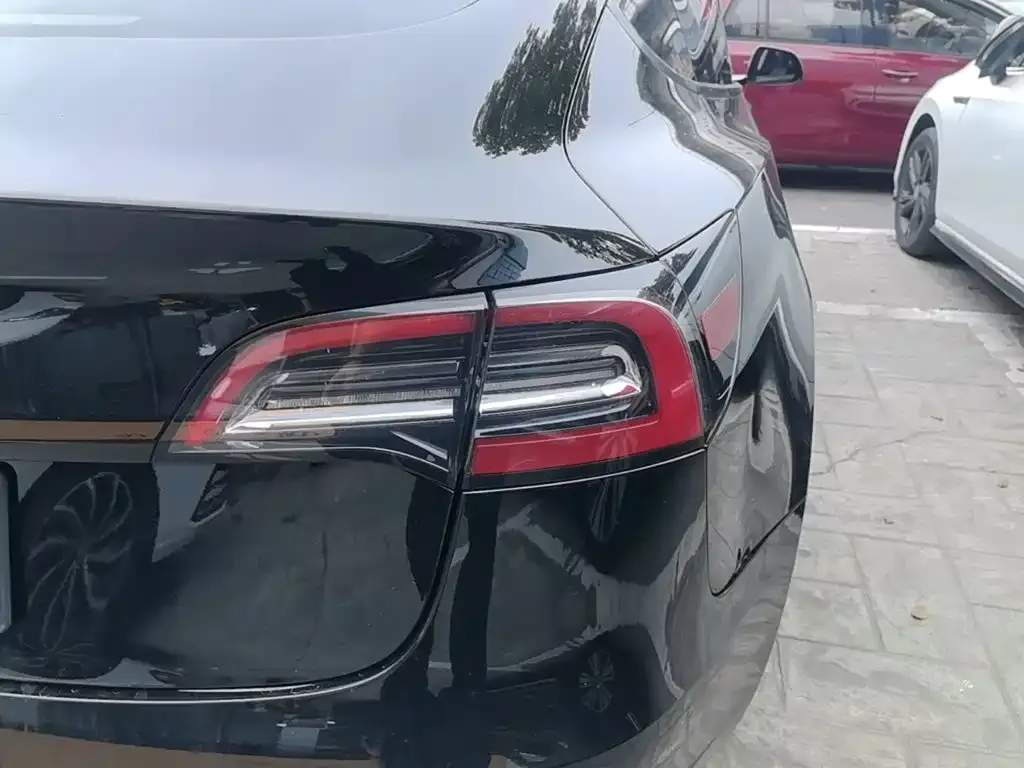 Tesla Model 3 — фото 9