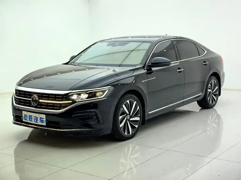 Volkswagen Passat — фото 1