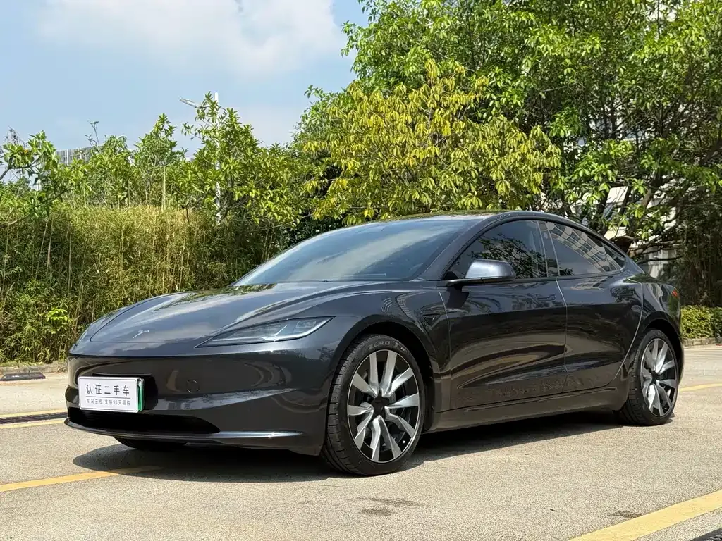 Tesla Model 3 — фото 1