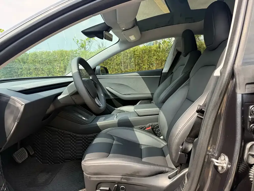 Tesla Model 3 — фото 3