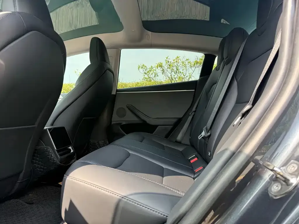 Tesla Model 3 — фото 10