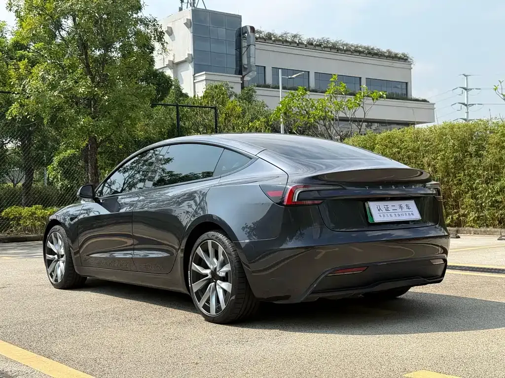 Tesla Model 3 — фото 4
