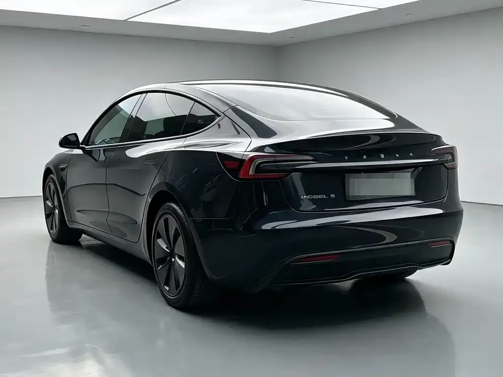 Tesla Model 3 — фото 8