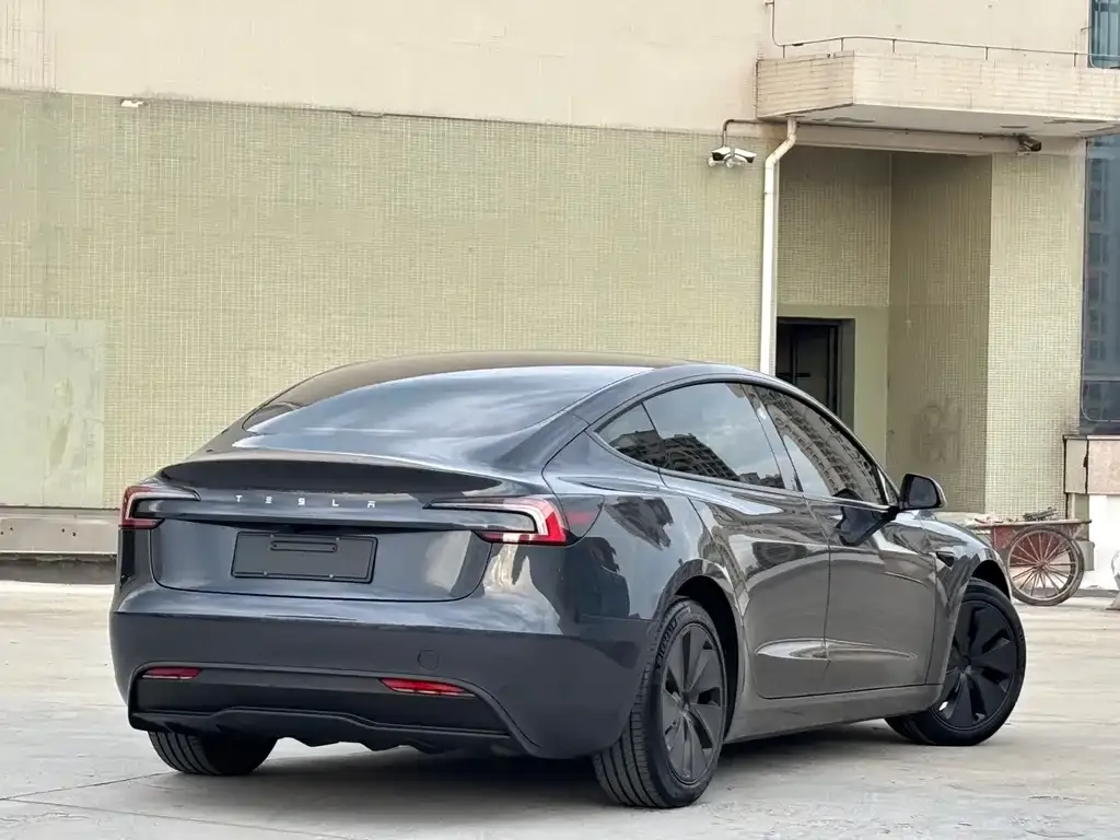 Tesla Model 3 — фото 2