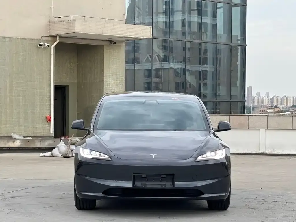 Tesla Model 3 — фото 5