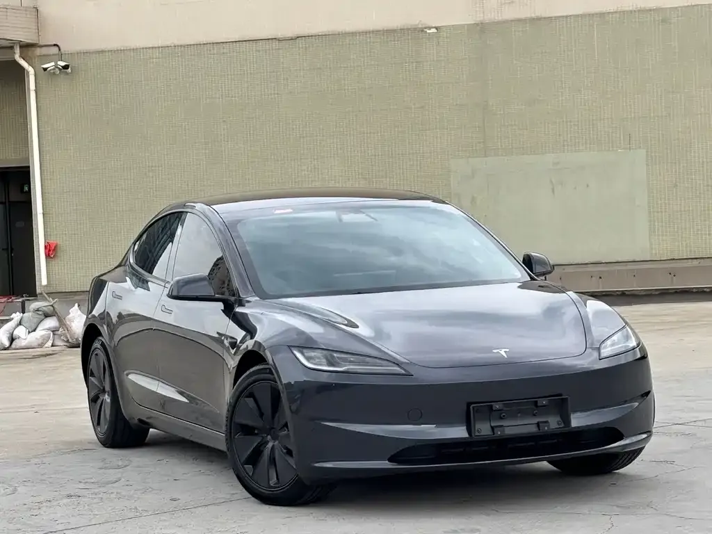 Tesla Model 3 — фото 10