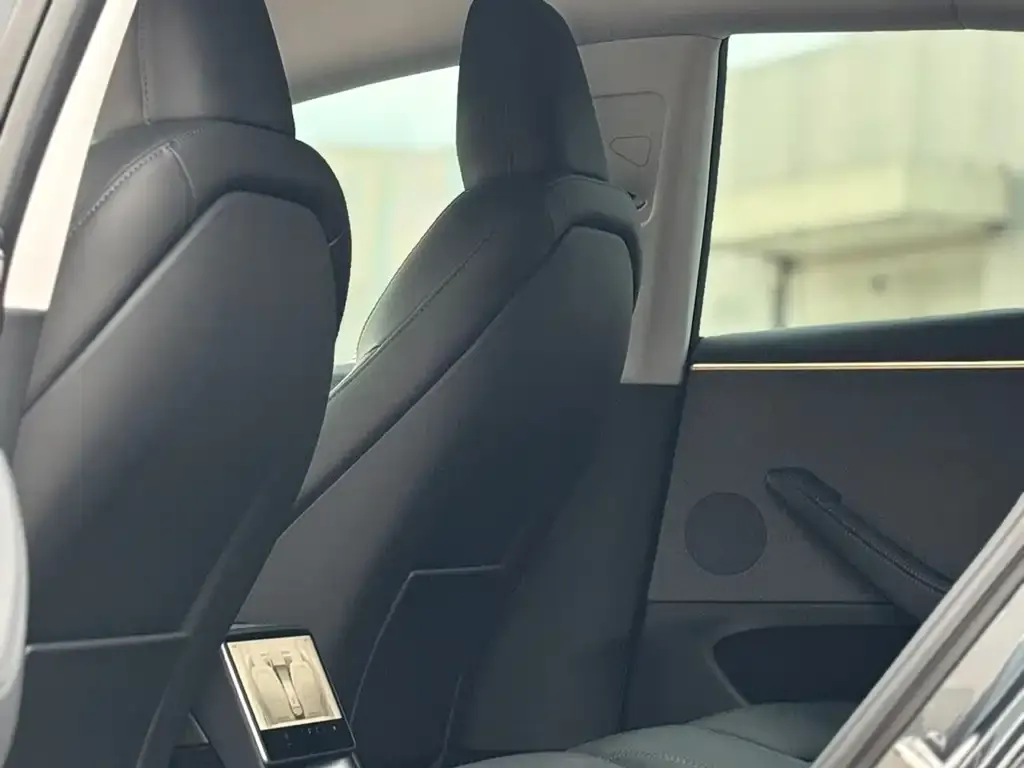 Tesla Model 3 — фото 4