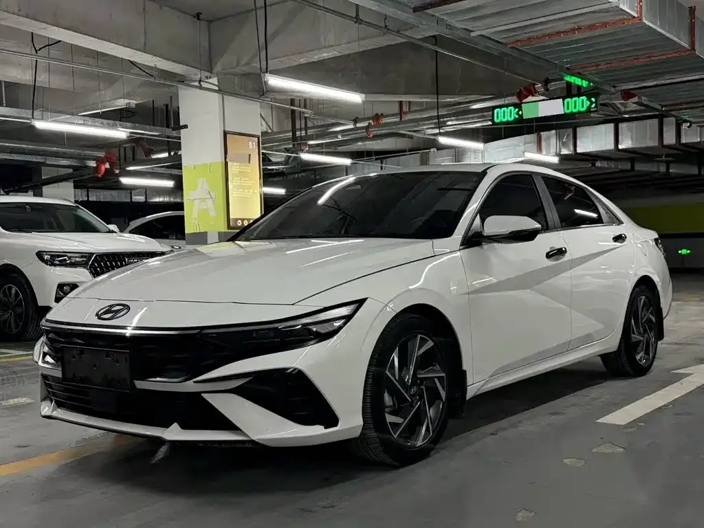 Hyundai Elantra — фото 1