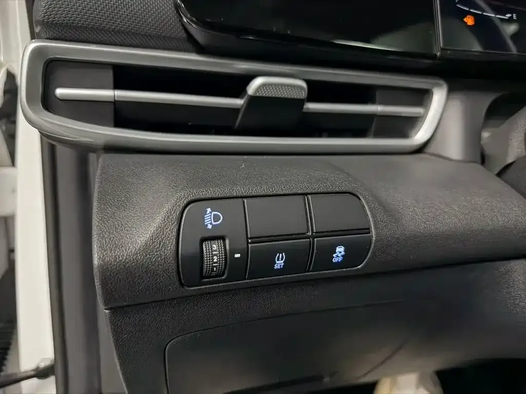 Hyundai Elantra — фото 10