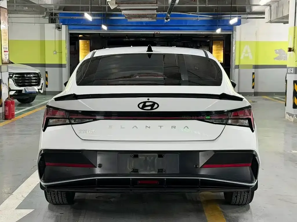 Hyundai Elantra — фото 5