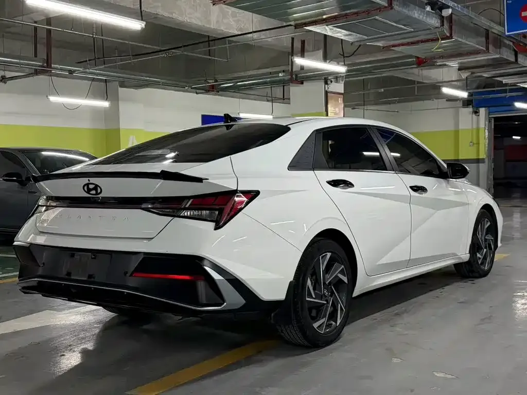 Hyundai Elantra — фото 8