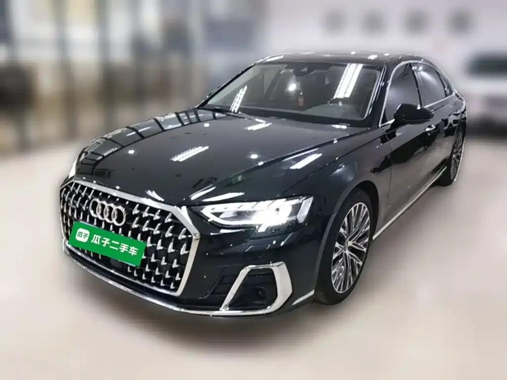 Audi A8 — фото 1