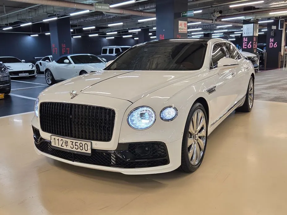 Bentley Flying Spur — фото 9