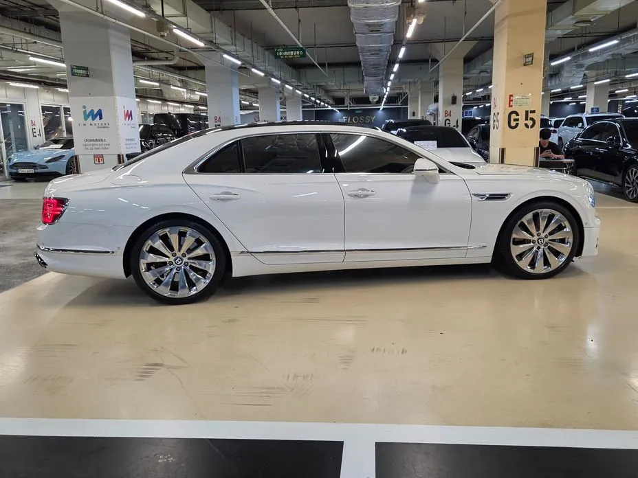 Bentley Flying Spur — фото 6