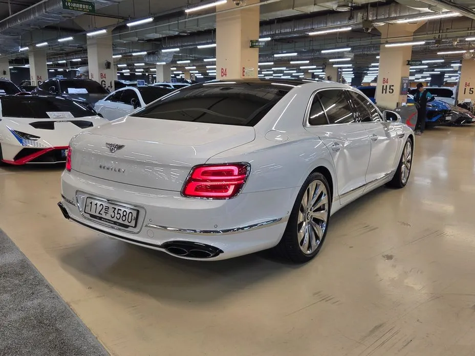 Bentley Flying Spur — фото 3