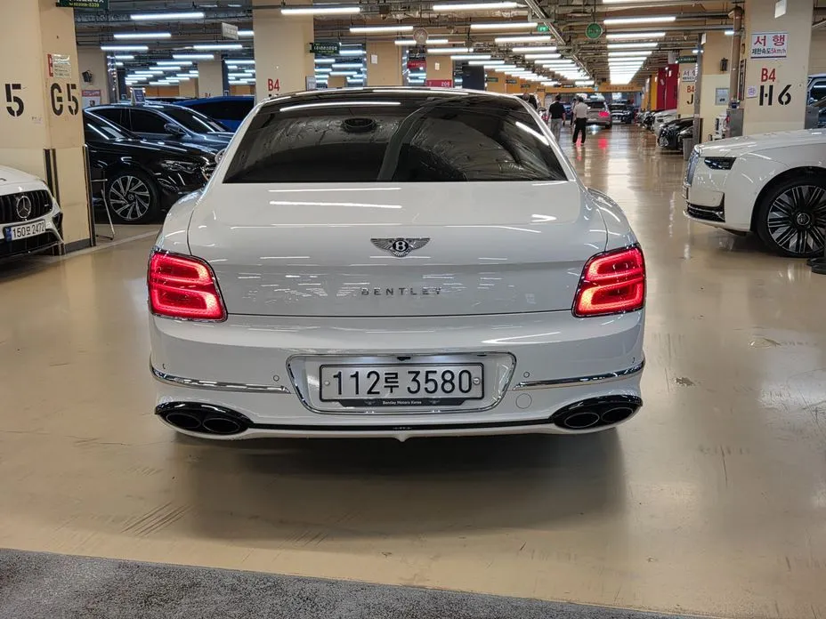 Bentley Flying Spur — фото 10