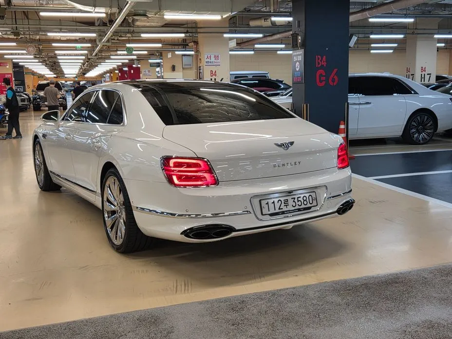 Bentley Flying Spur — фото 8