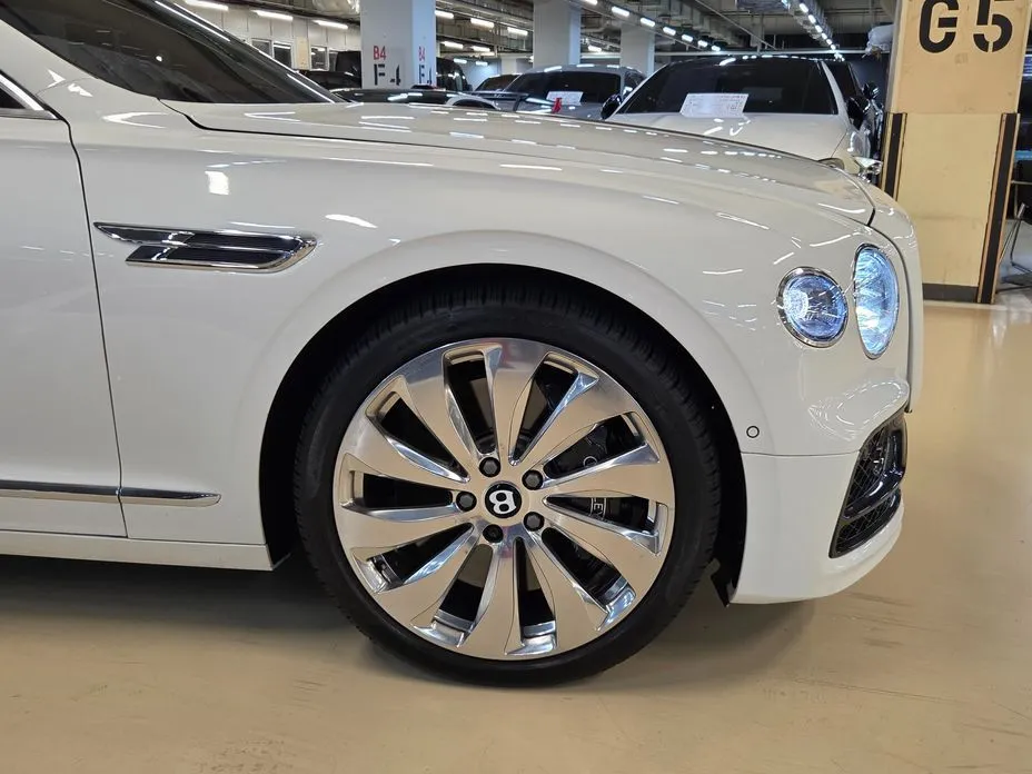 Bentley Flying Spur — фото 4