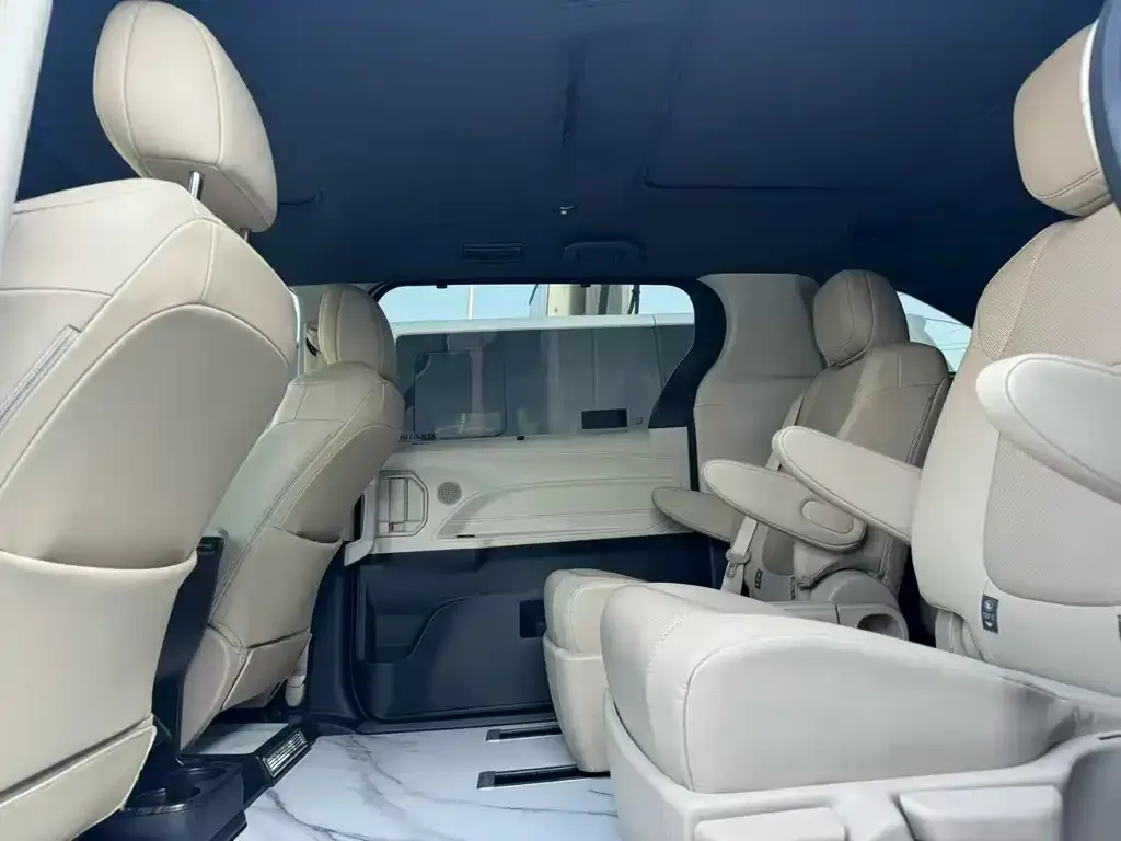 Toyota Granvia — фото 6