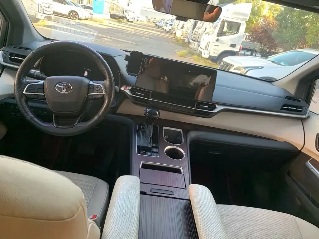 Toyota Granvia — фото 7