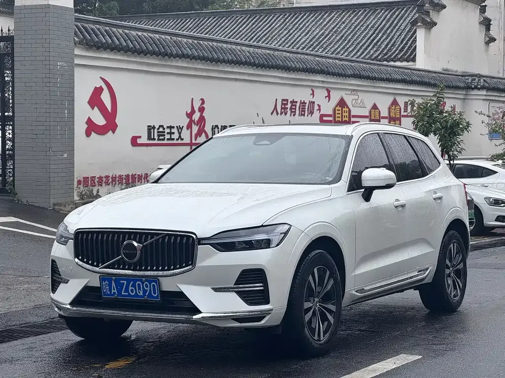 Volvo XC60 — фото 1